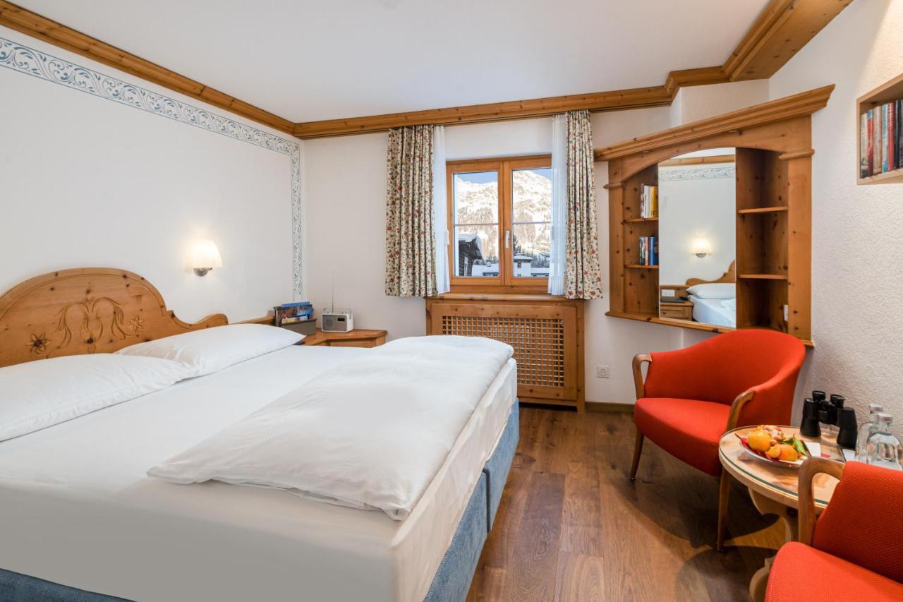 Hotel Chesa Randolina Sils Maria Bagian luar foto